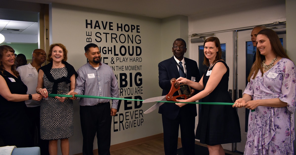 New York Junior League President Suzanne E. Manning and CEO of Urban Pathways Fred Shack cut the ribbon at Ivan Shapiro House in New York City. 
